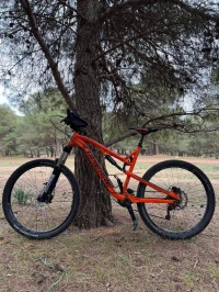 VTT marque LAPIERE TAILLE l DIMENSION DES ROUES 27.5 POUCE
