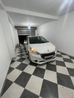 voitures-peugeot-208-2014-silver-line-azazga-tizi-ouzou-algerie