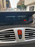 voitures-renault-scenic-2010-sig-mascara-algerie