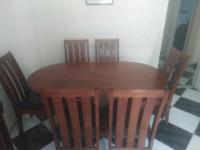 طاولات-table-de-salle-a-manger-chic-avec-6-chaises-prix-negociable-برج-الكيفان-الجزائر