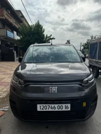 Fiat Doblo gris souris 2024 