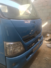 camion-300-camoin-hino-2015-birtouta-alger-algerie