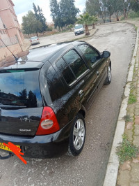 voitures-renault-clio-campus-2012-bye-souk-ahras-algerie