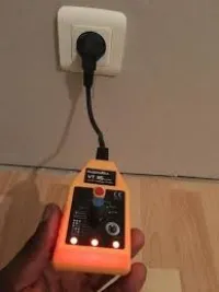 Testeur de prise 230 V et différentiels