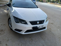 moyenne-berline-seat-leon-2016-fr15-chlef-algerie