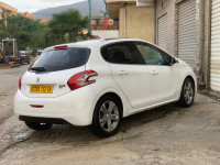 voitures-peugeot-208-2012-allure-blida-algerie