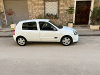 voitures-renault-clio-campus-2012-bye-guelma-algerie