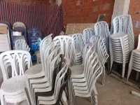 طاولات وكراسي