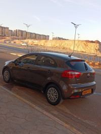 voitures-kia-rio-5-portes-2015-pop-oran-algerie