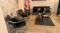 كراسي-chaise-pour-salle-dattente-tapis-aquarium-3-tables-gigogne-دالي-ابراهيم-الجزائر