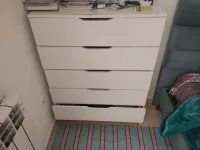 Commode blanche de cinq tiroirs 