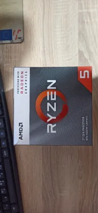 AMD Rayzen 5 3400G 4 cœurs. 3,7 ghz