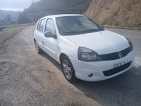 voitures-renault-clio-campus-2014-bye-collo-skikda-algerie