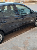 voitures-renault-clio-3-2012-night-and-day-mostaganem-algerie