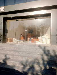 materiaux-de-construction-vitrine-verre-trempe-hydra-alger-algerie