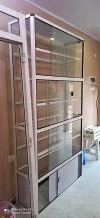 Des frigos . Pétrin  . Batteur . Vitrine  . Comptoir 