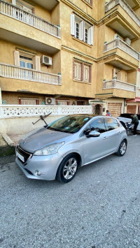 voitures-peugeot-208-2014-allure-jijel-algerie