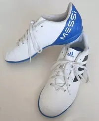 Chaussures ou souliers de football - crampons - Adidas MESSI en bon état, pointure 38