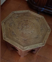 Table basse sculpté