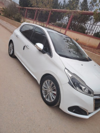 voitures-peugeot-208-2015-allure-chlef-algerie