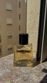 Eau de parfum burbery hero original homme 50ml (utilisé 18ml)