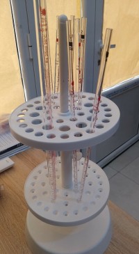 صناعة-و-تصنيع-portoir-pour-pipettes-micropipettes-برج-الكيفان-الجزائر