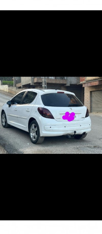 voitures-peugeot-207-2011-kherrata-bejaia-algerie