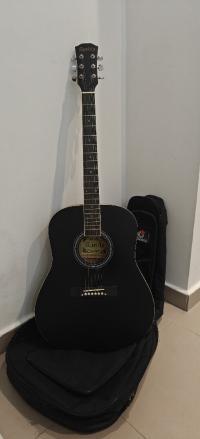 آلات-وترية-guitare-acoustique-noire-cordes-acier-apelila-taille-standard-finition-mate-housse-incluse-أولاد-فايت-الجزائر