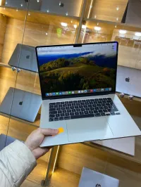 Macbook air 2024 15"M3 8/256ssd cycle 10 libire officiel 