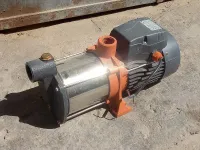 Pompe à eau مضخة مياه 