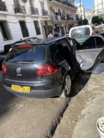 moyenne-berline-volkswagen-golf-5-2004-bab-el-oued-alger-algerie