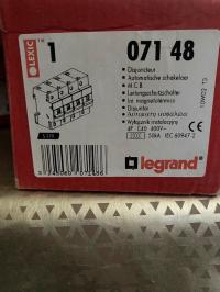 معدات-كهربائية-disjoncteur-legrand-4p-40a-50ka-المدية-الجزائر