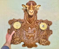 Porte manteaux vintage avec un baromètre et thermomètre fabriqué en France et en excellent état 