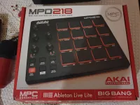 AKAI MPD218 mini pad controller 
