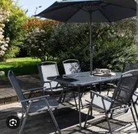 Table de jardin 6 chaises avec parasol 