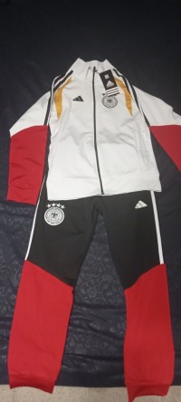 Survêtement adidas