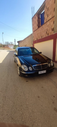 voitures-mercedes-classe-e-2005-avengarde-oran-algerie