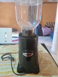 Moulin à café  مطحنة قهوة 