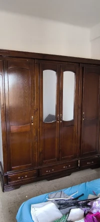 Meuble de chambre a coucher en boit rouge