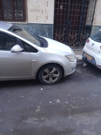 voitures-opel-astra-2010-casbah-alger-algerie