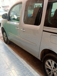 voitures-renault-kangoo-2014-privilege-plus-bir-el-djir-oran-algerie