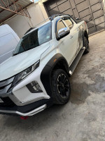 voitures-mitsubishi-l-200-2023-mivec-sportiro-44-boumerdes-algerie