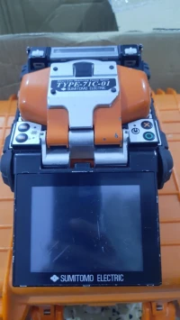 Machine soudeuse fibre avec Cliveuse
