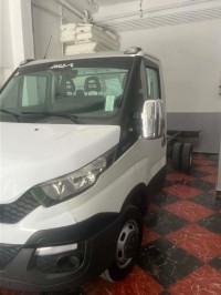 شاحنة-iveco-2018-حسناوة-برج-بوعريريج-الجزائر