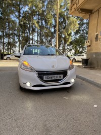 voitures-peugeot-208-2013-les-eucalyptus-alger-algerie