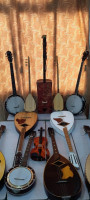 guitare-instruments-de-musique-mondole-bandjo-violon-saz-goumbri-kouba-alger-algerie