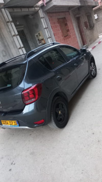 voitures-dacia-sandero-2017-stepway-draa-ben-khedda-tizi-ouzou-algerie