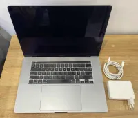 MacBook Pro i9 2019 ram 32 storage 499gb cycle 104