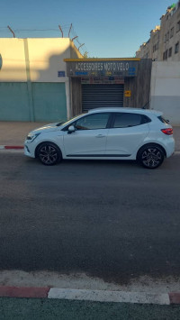 voitures-renault-clio-5-2022-es-senia-oran-algerie