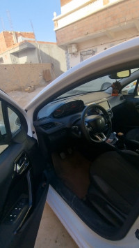 voitures-peugeot-208-2012-seggana-batna-algerie